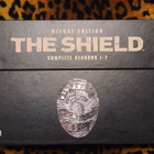 Myydän The Shield Boksi - pikkukuva 1