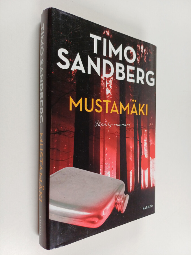 Timo Sandberg : Mustamäki : jännitysromaani