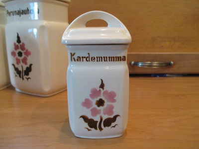 ARABIA MAUSTEPURKKI PUNAKUKKA KARDEMUMMA