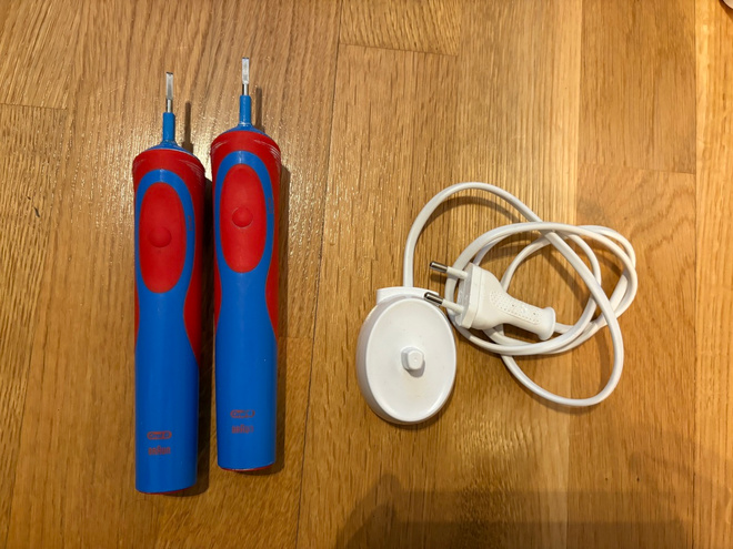 Oral-B Vitality 100 Cross Action Type 3710 (Sini/puna)
