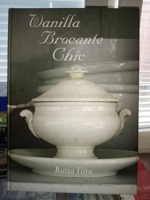 Tiitu : WANILLA BROCANTE CHIC ( SIS POSTIKULU)