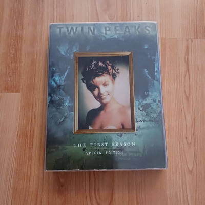 TWIN PEAKS, THE FIRST SEASON DVD box