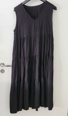 musta A-mallinen kesämekko L-XL