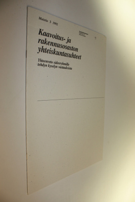 Kaavoitus- ja rakennusosaston yhteiskuntasuhteet : yhteen...