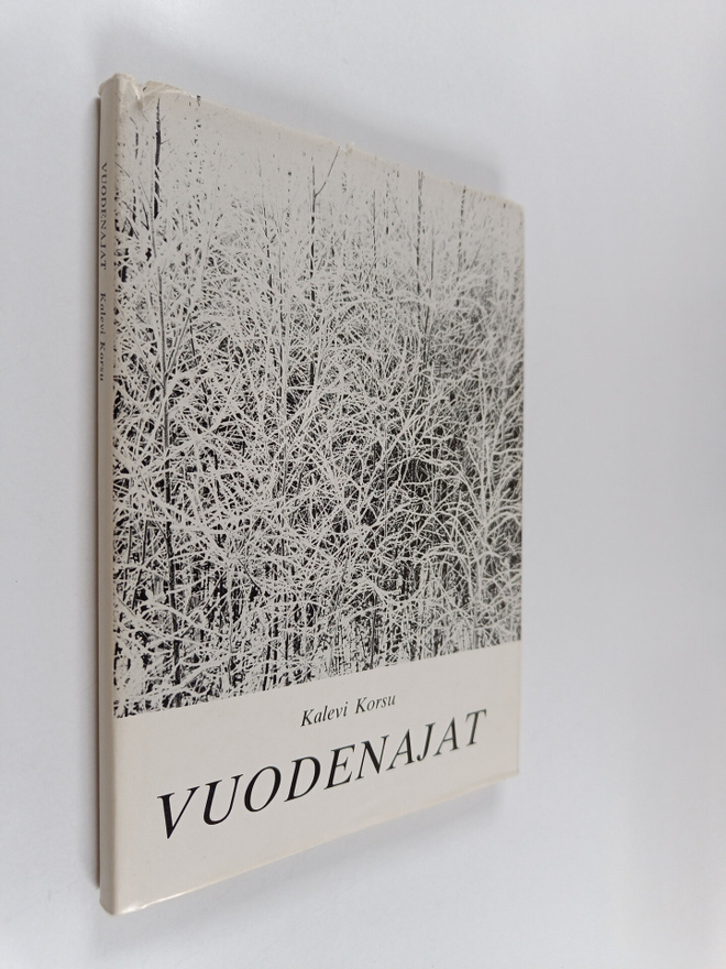 Kalevi Korsu : Vuodenajat : runoja, valokuvia