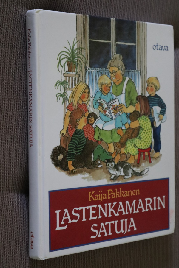 Katja Pakkanen : Lastenkamarin satuja ( 3.p. 2005 )