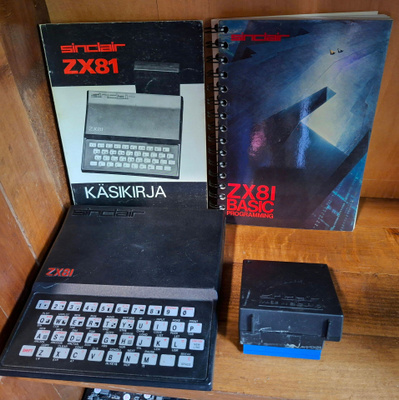 Sinclair ZX81 + 16K RAM + manuaali + BASIC kirja