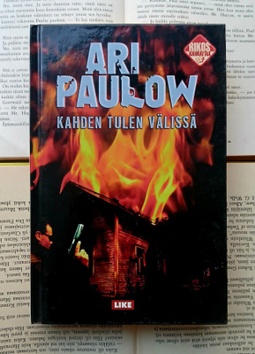 Ari Paulow - Kahden tulen välissä (sid.)