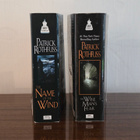 The Name of the Wind + The Wise Man's Fear (pokkarit) - pikkukuva 3