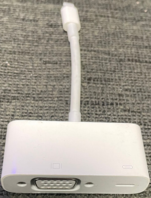 Apple Lightning-VGA -adapteri -  käytetty