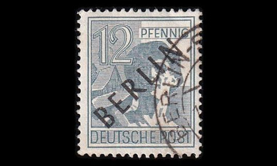 Berlin 5 o Musta päällepainama 12 Pf (1948)