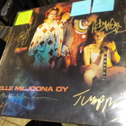 PELLE MILJOONA OY - MOOTTORITIE ON KUUMA LP NIMMAREILLA - pikkukuva 1