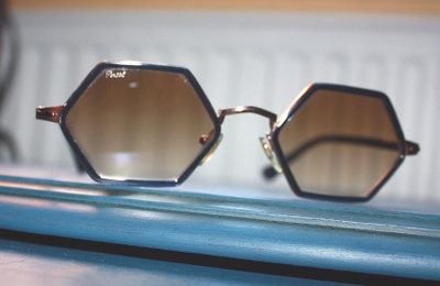 Persol aurinkolasit ruskealla linssillä mustat kehykset