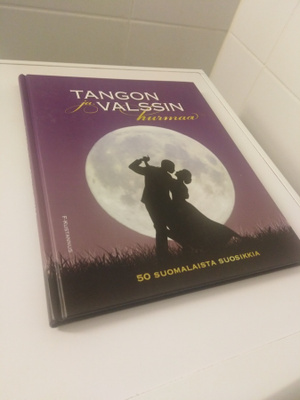 Tangon ja valssin hurmaa - 50 suomalaista suosikkia