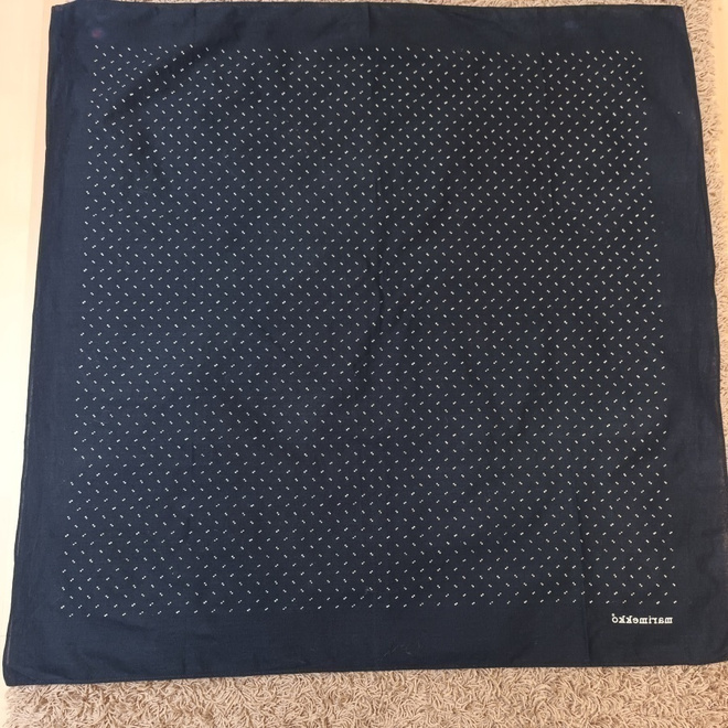 Vintage Marimekko huivi , musta-valk. koko n. 82 x 82 cm