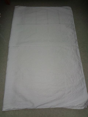 Iso valkoinen pöytäliina 180 x 150 cm