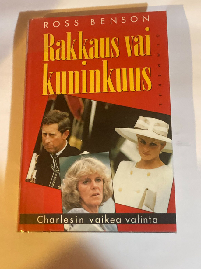 Ross Benson : Rakkaus vai kuninkuus Charlesin vaikea valinta