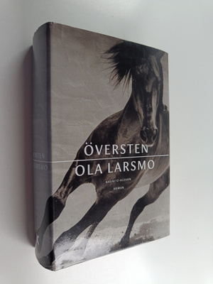 Ola Larsmo : Översten