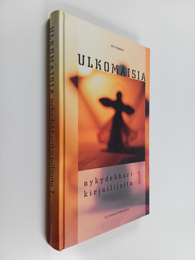 Ari Haasio : Ulkomaisia nykydekkarikirjailijoita 1