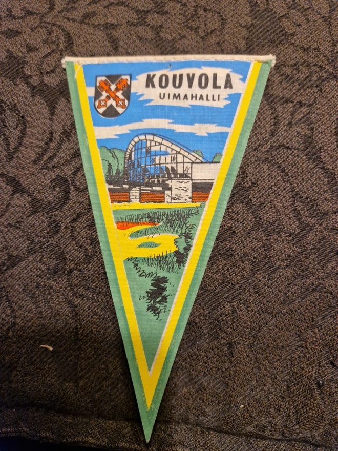 Kouvola uimahalli vintage pieni matkailuviiri