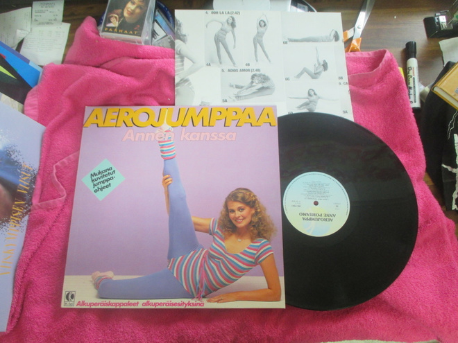 AEROJUMPPAA ANNEN KANSSA +  LIITE !! ( hieno M- / ex
