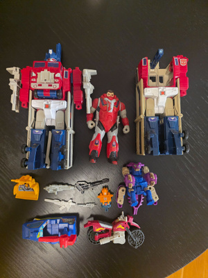 Transformers vanhoja figureja.