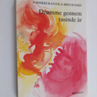 Annikki Kaivola-Bregenhöj : Dromme gennem tusinde år - pikkukuva 1