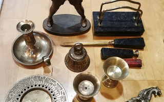 Messinkiset koriste-esineet