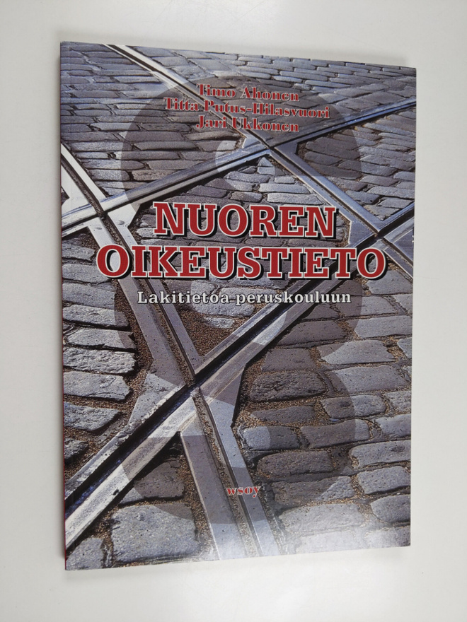 Timo Ahonen : Nuoren oikeustieto : Lakitietoa peruskouluun