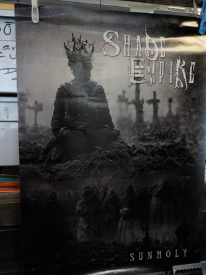 SHADE EMPIRE SUNHOLY JULISTE KOKO BÄNDIN NIMMAREILLA