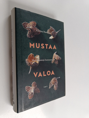 Katriina Huttunen : Mustaa valoa : muistiinpanoja hautaus...