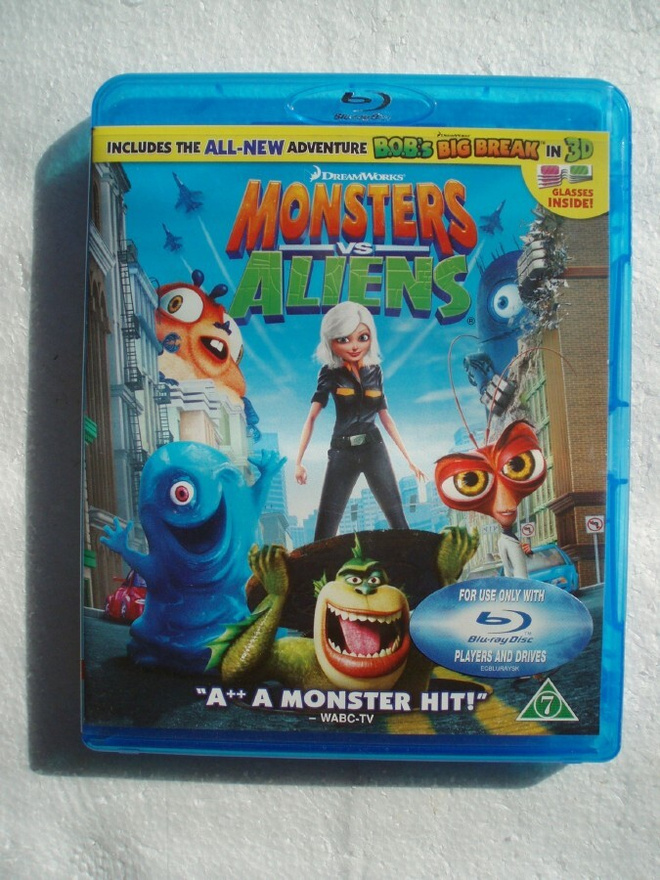 Möröt vastaan Muukalaiset Blu-ray