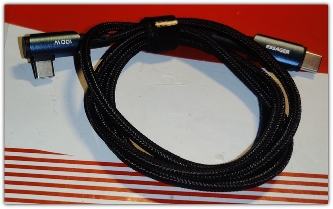 PD 100W USB C -data/latauskaapeli kulmaliittimellä / 1m
