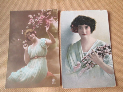 kolme vintage taidekorttia