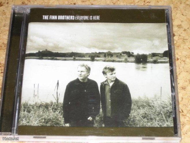 THE FINN BROTHERS - EVERYONE IS HERE (Crowded House)