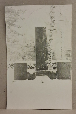 Haukivuori: 1928 Sankaripatsas *** (121)