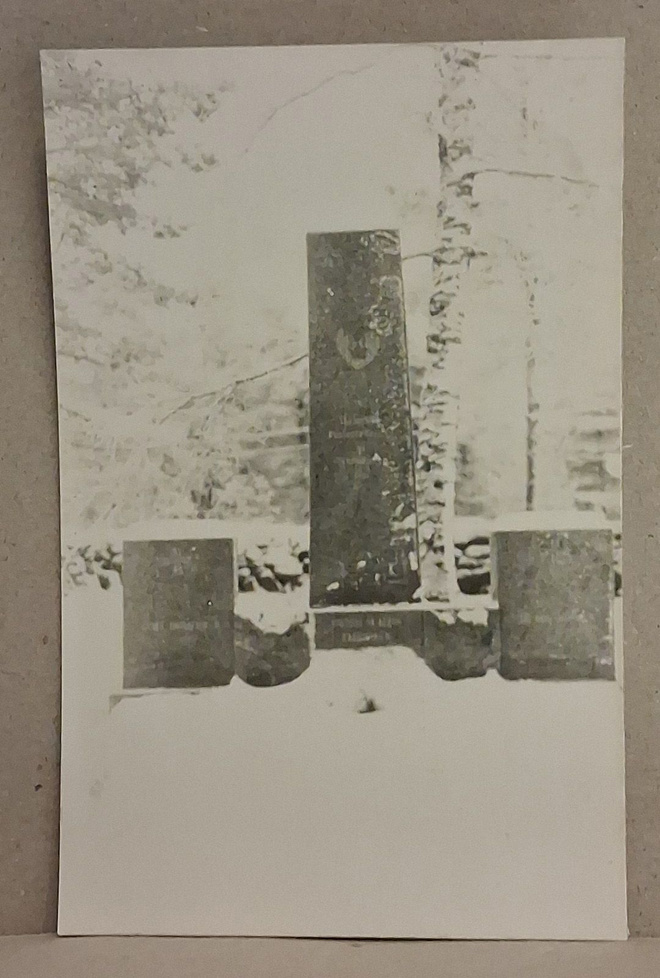 Haukivuori: 1928 Sankaripatsas *** (121)