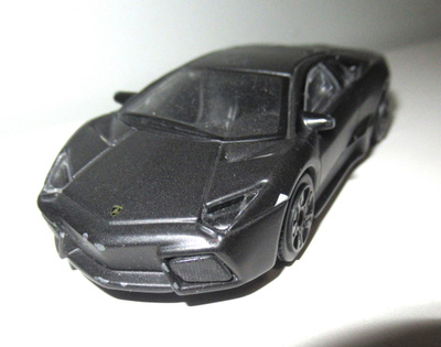 Lamborghini 1/43 pienoismalli pit. 10cm