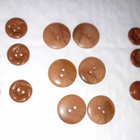Vaaleanruskea 14mm , puunnäköinen 19mm ja ruskea 14mm nappi - pikkukuva 1