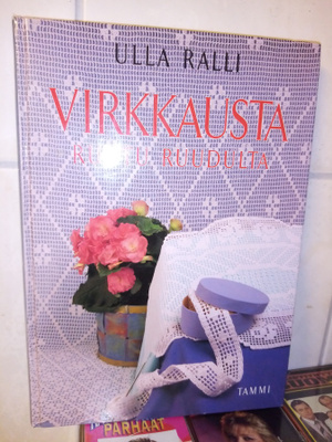 Ulla Ralli :  Virkkausta ruutu ruudulta ( SIS POSTIKULU)