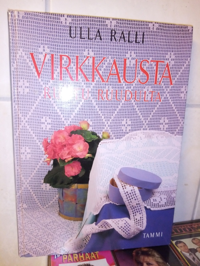 Ulla Ralli :  Virkkausta ruutu ruudulta ( SIS POSTIKULU)