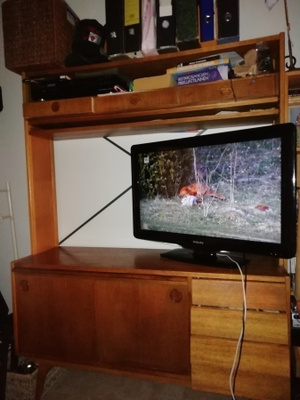 Iskun puinen hyllykkö kirjahylly teak viilua ruskea+pulpetti