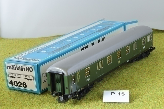 #P15 KÄYTTÄMÄTÖN Märklin 4026 matkatavaravaunu