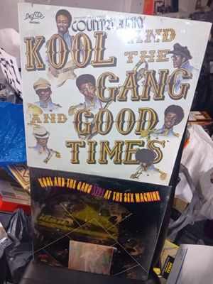 2 kpl LP KOOL AND THE GANG ( UUSI ) Vanha cut-out