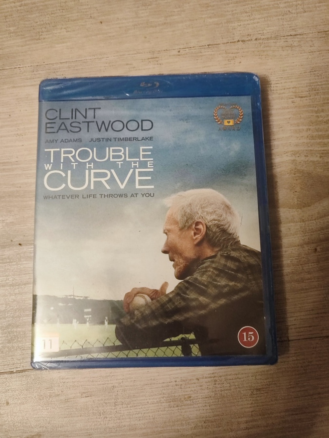Trouble with The Curve Takaisin pelissä UUSI BLU-RAY