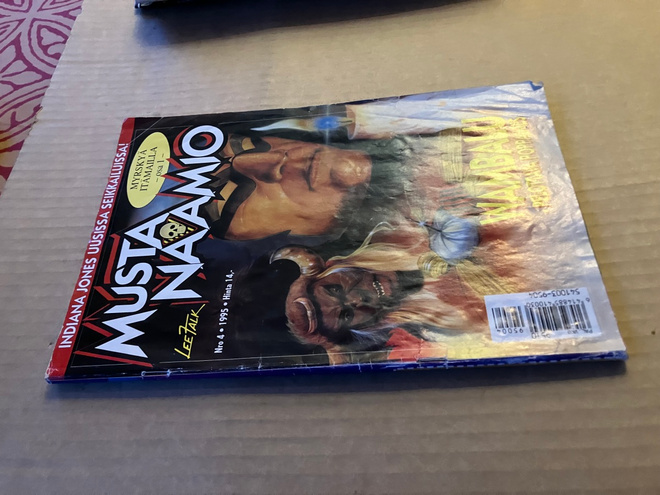 MUSTANAAMIO 4/1995