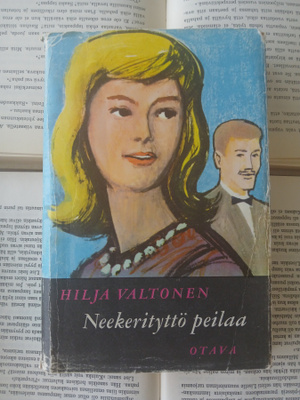 Hilja Valtonen - Neekerityttö peilaa (sid.)