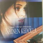 NAINEN KEDOLLA DVD - pikkukuva 1