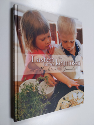 Minna Nevalainen : Lasten kanssa keittiössä