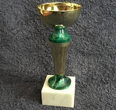 16  cm korkea palkinto pokaali